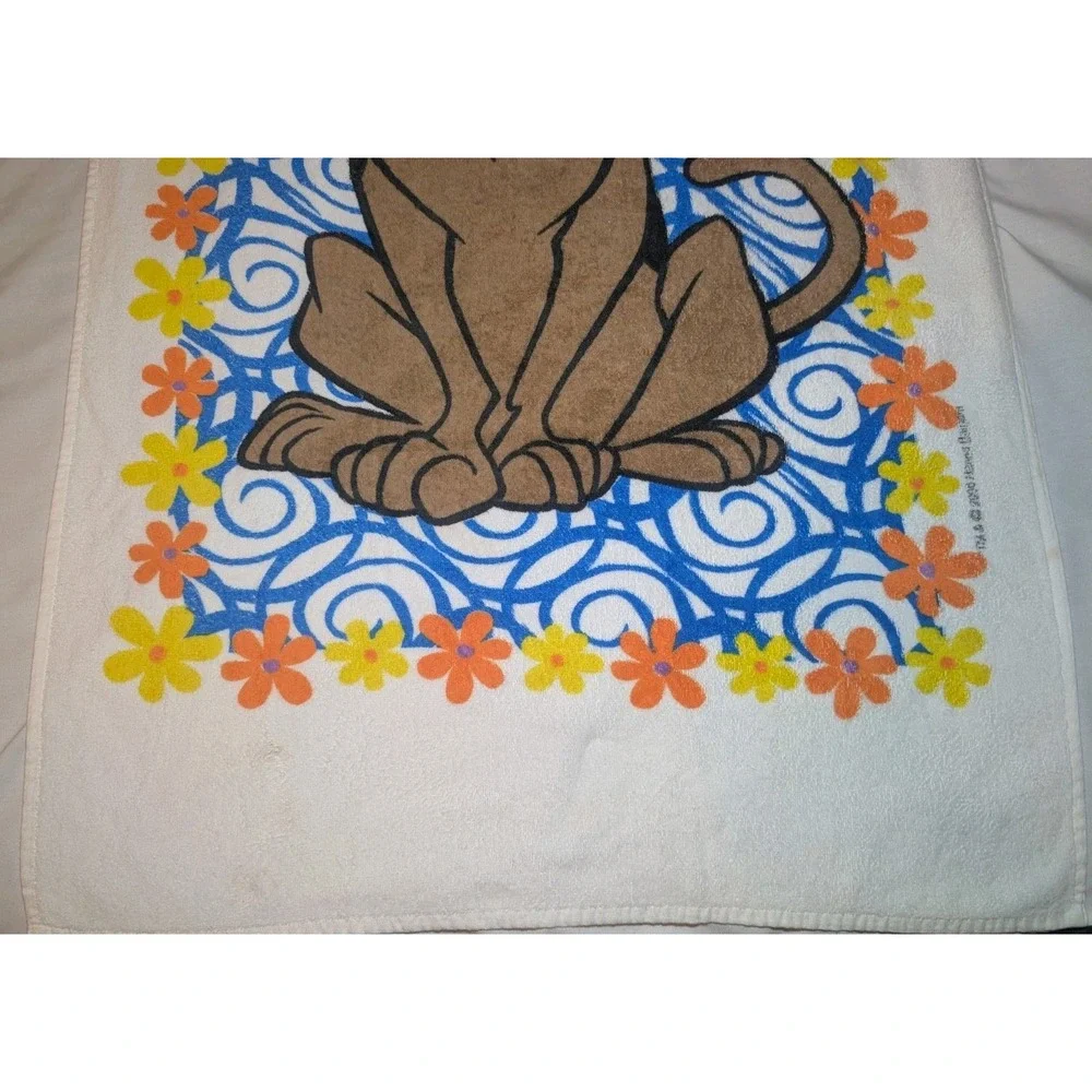 Vintage Y2K 2000 Scooby Doo Beach Bath Towel  Groovy Flowers 60
